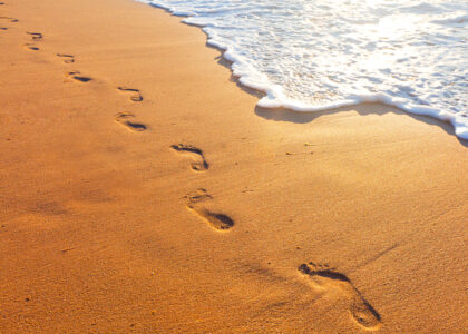 feet-on-beach