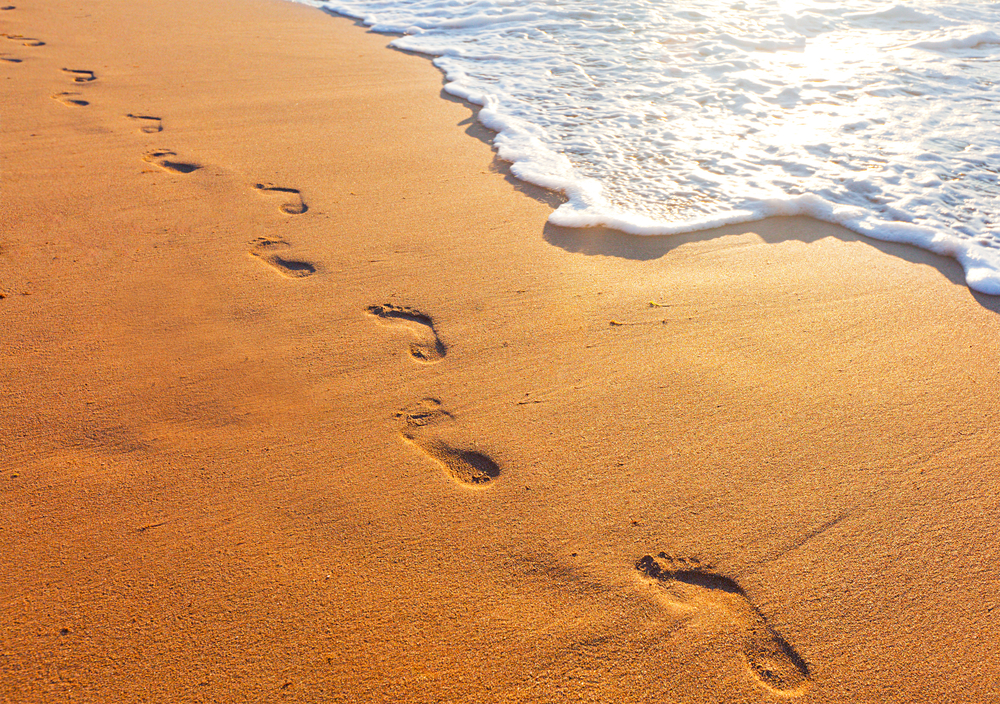 feet-on-beach